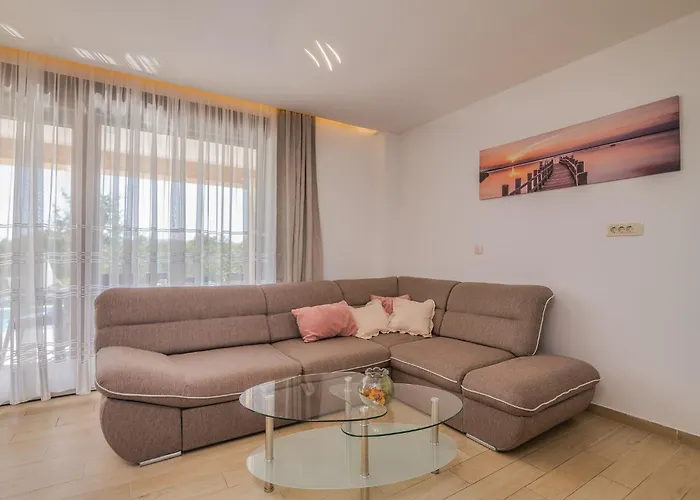 Cecilia Apartment *