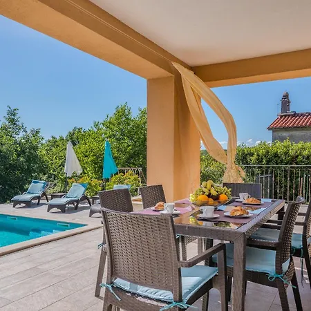 Cecilia Apartment Brusici