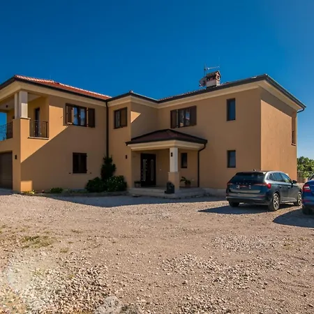 Cecilia Apartment Brusici