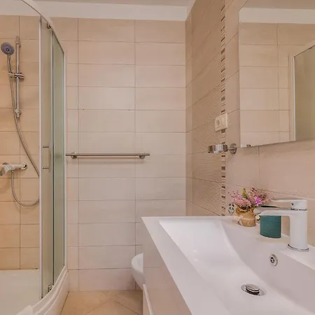 Cecilia Apartment