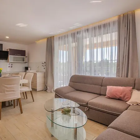 Cecilia Apartment