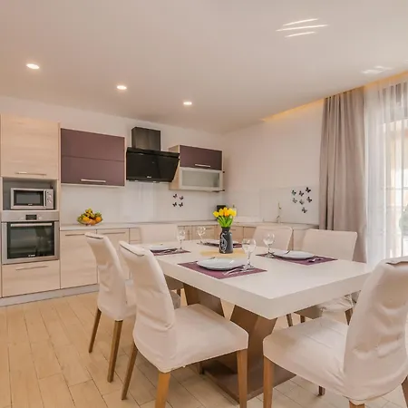 Cecilia Apartment